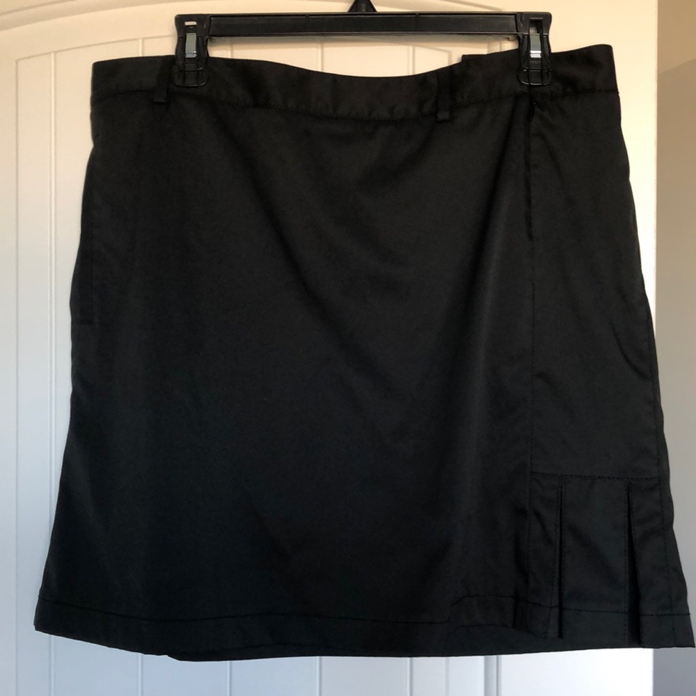 Annika Cutter & Buck Skirt Women's Size 12 Black Golf Shorts Underneath